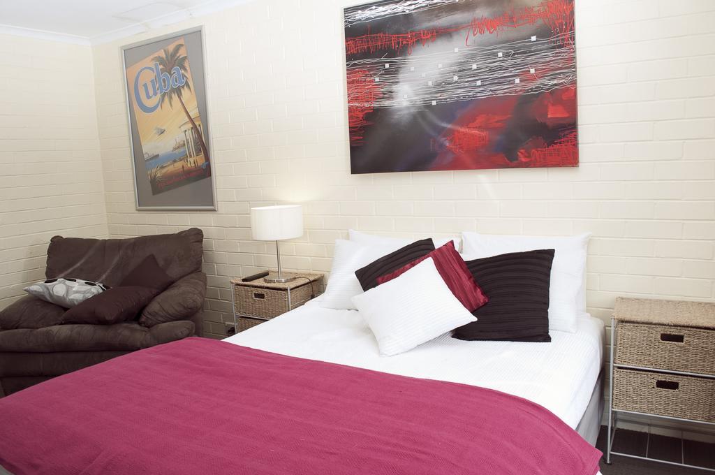 The Mews Motel Λόντσεστον Εξωτερικό φωτογραφία